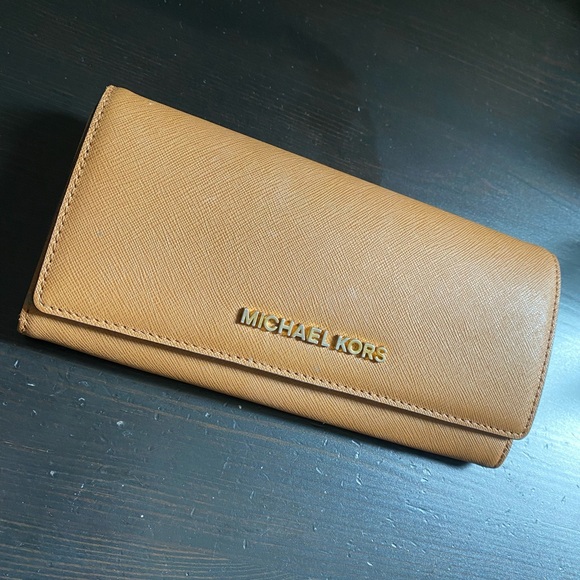 Mk Micheal Kors wallet - Picture 1 of 10